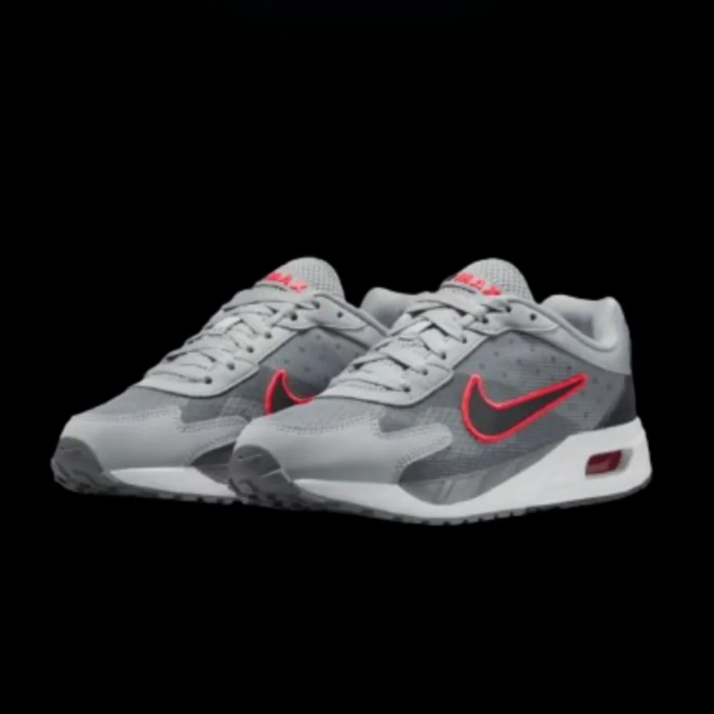 Nike Air Max Solo Running Womens Size 8.5/Kids 7Y Grey Bright Crimson White